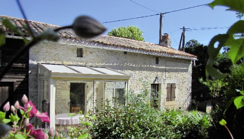 Rosie and Richard move to France to the village of Poitou-Charentes