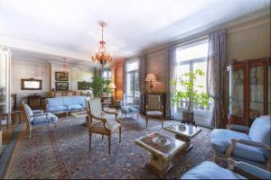 Beautiful apartment situated in a XIX century haussmanian building in the 16th arrondissement 2