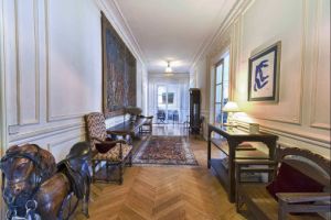 Beautiful apartment situated in a XIX century haussmanian building in the 16th arrondissement 4