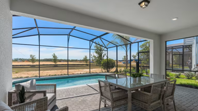5 Bed Lakeshore property - Image 1
