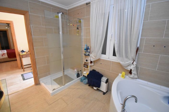 Image No.11-6 Bed Villa for sale