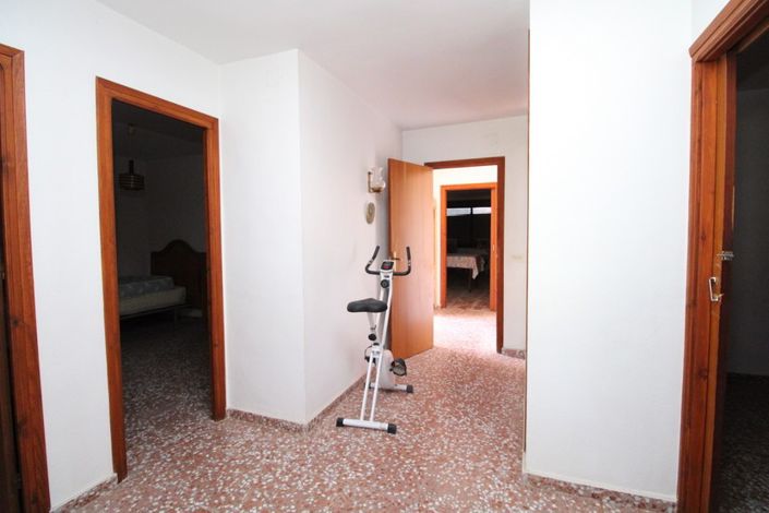 Image No.12-4 Bed Villa for sale