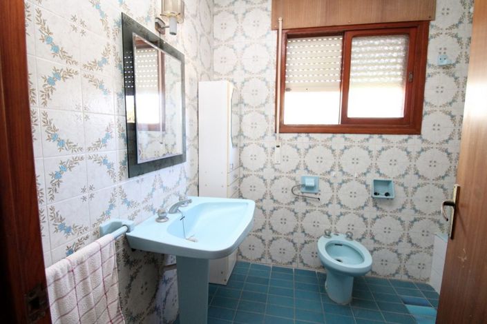 Image No.3-4 Bed Villa for sale