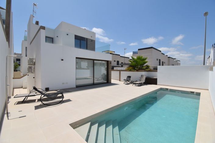 Image No.1-3 Bed Villa for sale