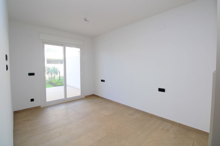 Image No.5-2 Bed Property for sale