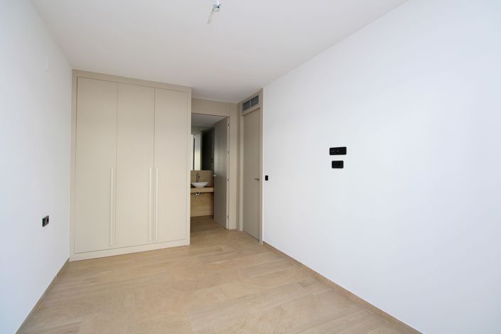 Image No.6-2 Bed Property for sale