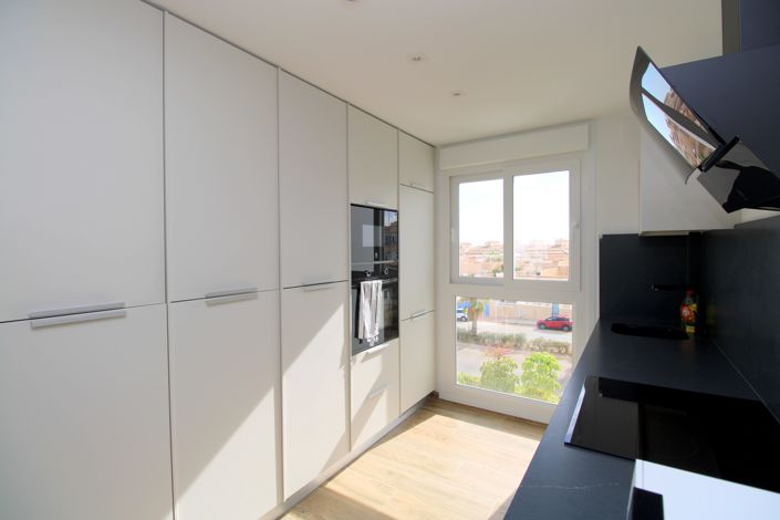 Image No.10-3 Bed Property for sale