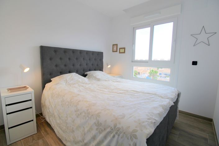 Image No.13-3 Bed Property for sale