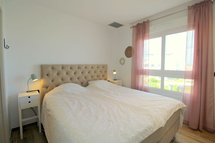 Image No.18-3 Bed Property for sale