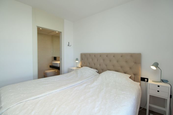 Image No.19-3 Bed Property for sale