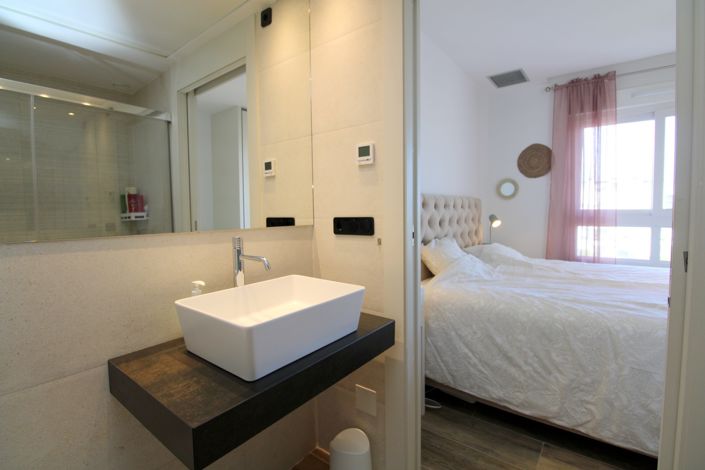 Image No.21-3 Bed Property for sale