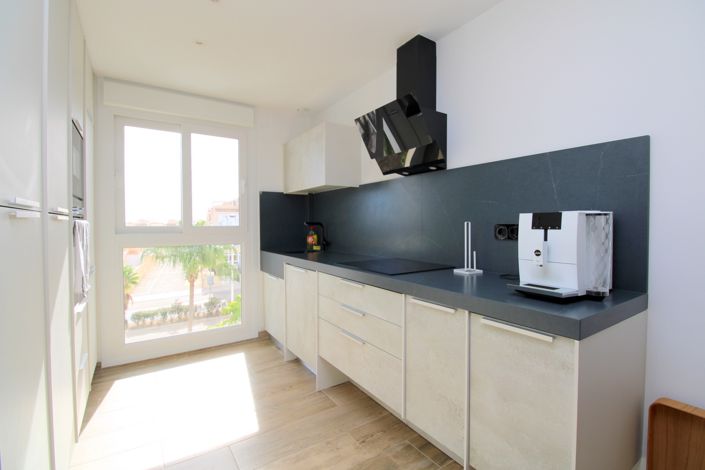 Image No.9-3 Bed Property for sale