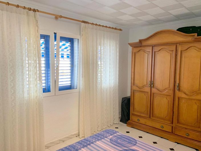 Image No.10-2 Bed Property for sale