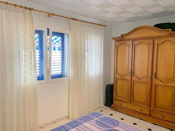 Image No.10-2 Bed Property for sale