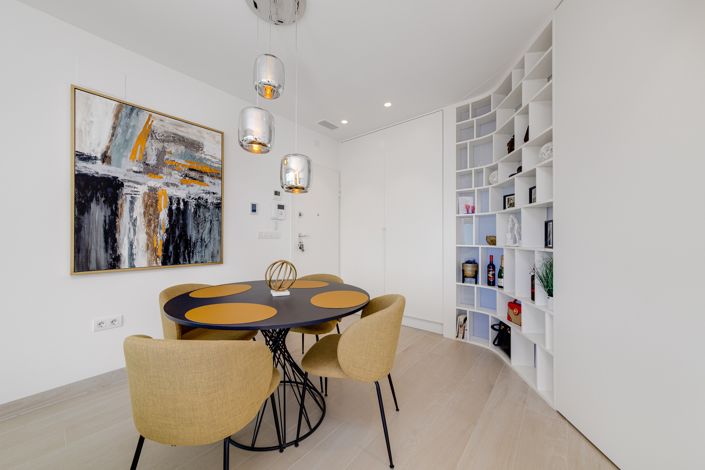 Image No.10-2 Bed Property for sale