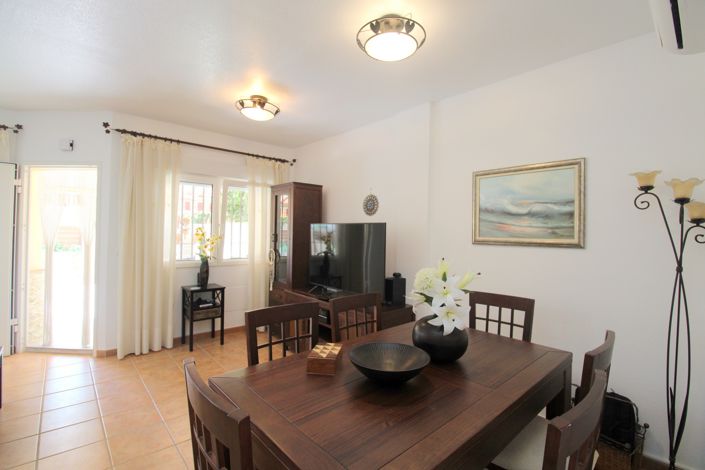 Image No.11-4 Bed Townhouse for sale