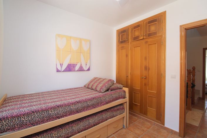 Image No.23-4 Bed Townhouse for sale