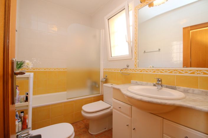 Image No.24-4 Bed Townhouse for sale