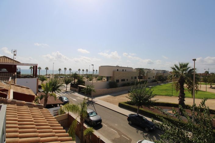 Image No.28-4 Bed Townhouse for sale