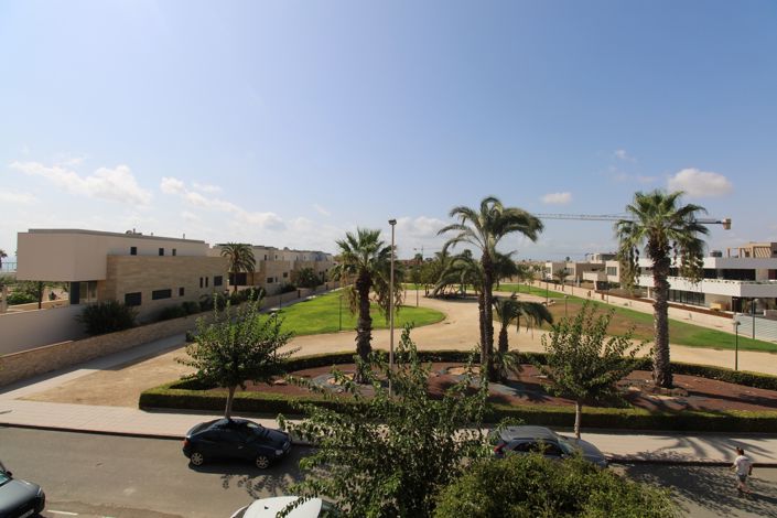 Image No.29-4 Bed Townhouse for sale