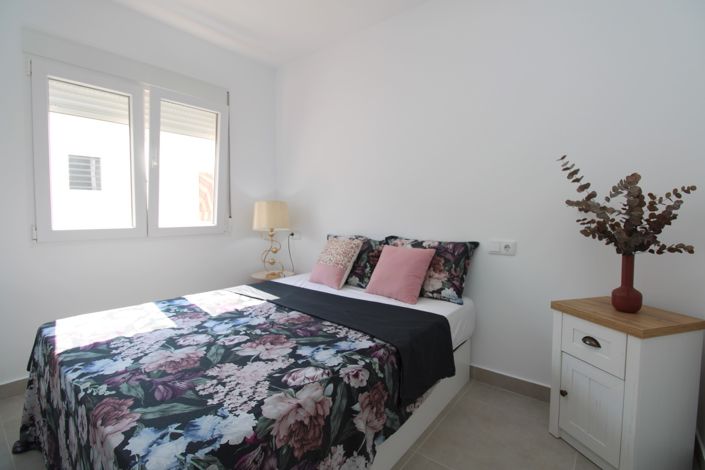 Image No.11-2 Bed Townhouse for sale