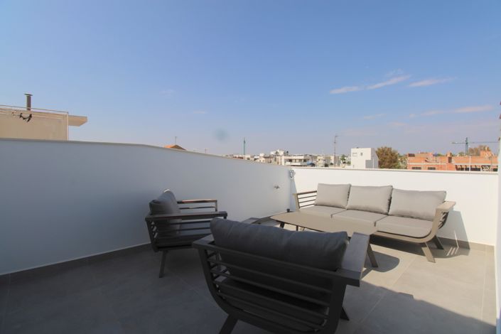 Image No.20-2 Bed Townhouse for sale