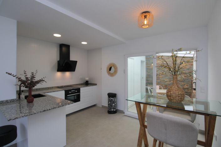 Image No.6-2 Bed Townhouse for sale