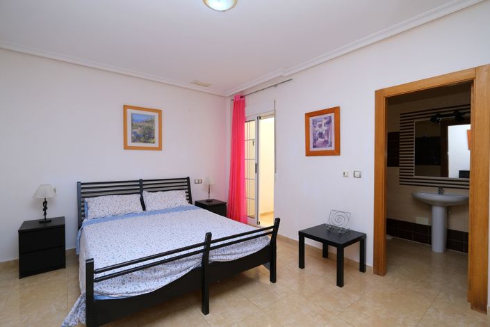 Image No.7-2 Bed Property for sale