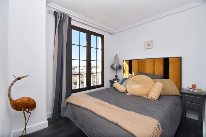 Image No.15-3 Bed Property for sale