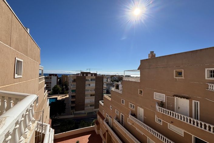 Image No.28-3 Bed Property for sale