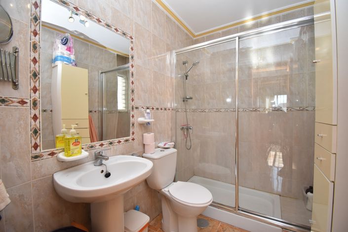 Image No.11-2 Bed Property for sale