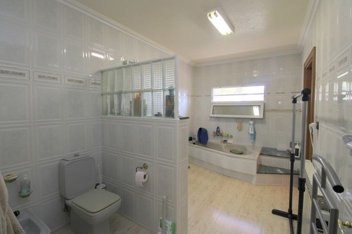 Image No.12-5 Bed Villa for sale