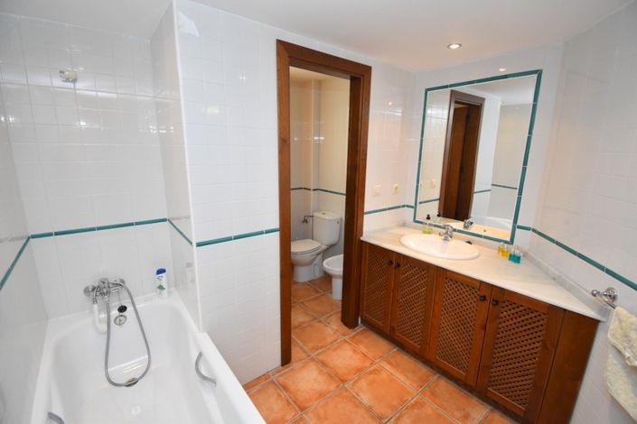 Image No.13-2 Bed Property for sale