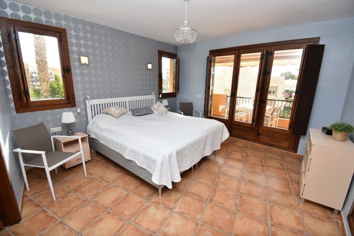 Image No.15-2 Bed Property for sale