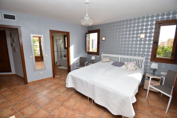 Image No.16-2 Bed Property for sale