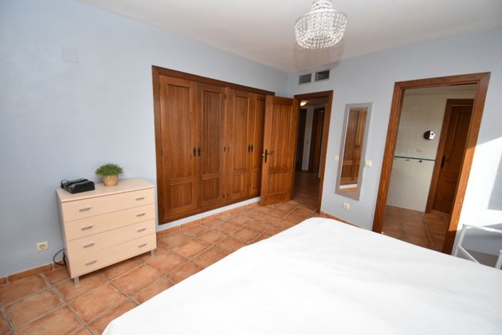 Image No.17-2 Bed Property for sale