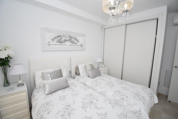 Image No.10-2 Bed Property for sale