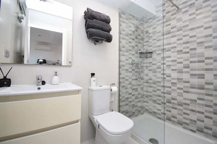 Image No.11-2 Bed Property for sale