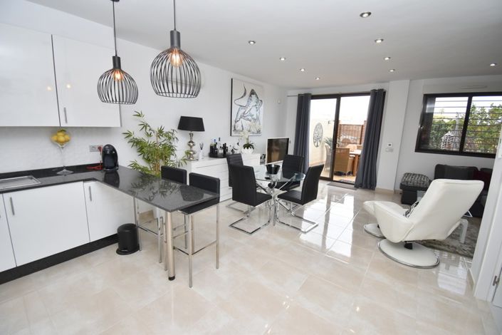 Image No.5-2 Bed Property for sale