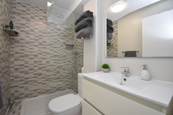 Image No.8-2 Bed Property for sale