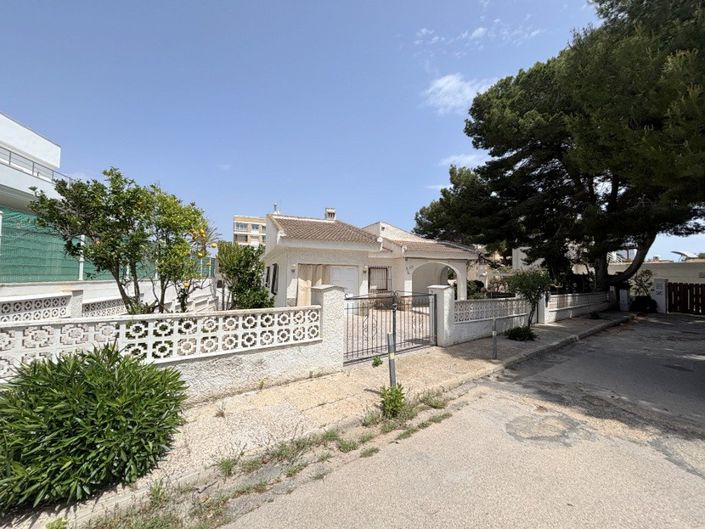 Image No.1-3 Bed Villa for sale