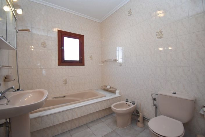 Image No.7-3 Bed Villa for sale