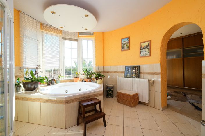 Image No.12-4 Bed Villa for sale