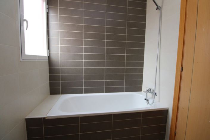 Image No.10-1 Bed Property for sale