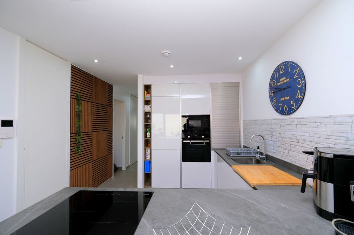 Image No.10-2 Bed Property for sale