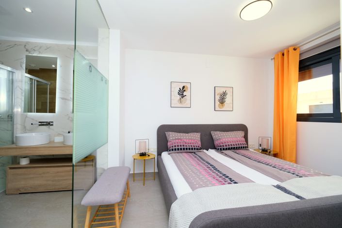 Image No.12-2 Bed Property for sale