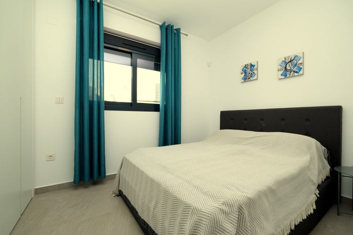 Image No.15-2 Bed Property for sale