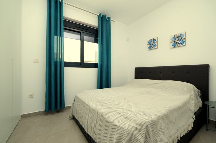 Image No.15-2 Bed Property for sale