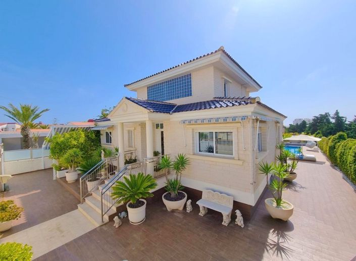 Image No.1-5 Bed Villa for sale