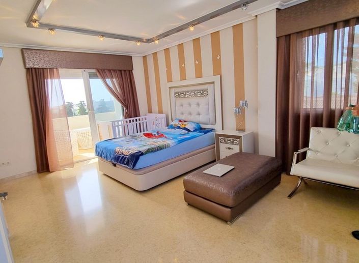 Image No.9-5 Bed Villa for sale